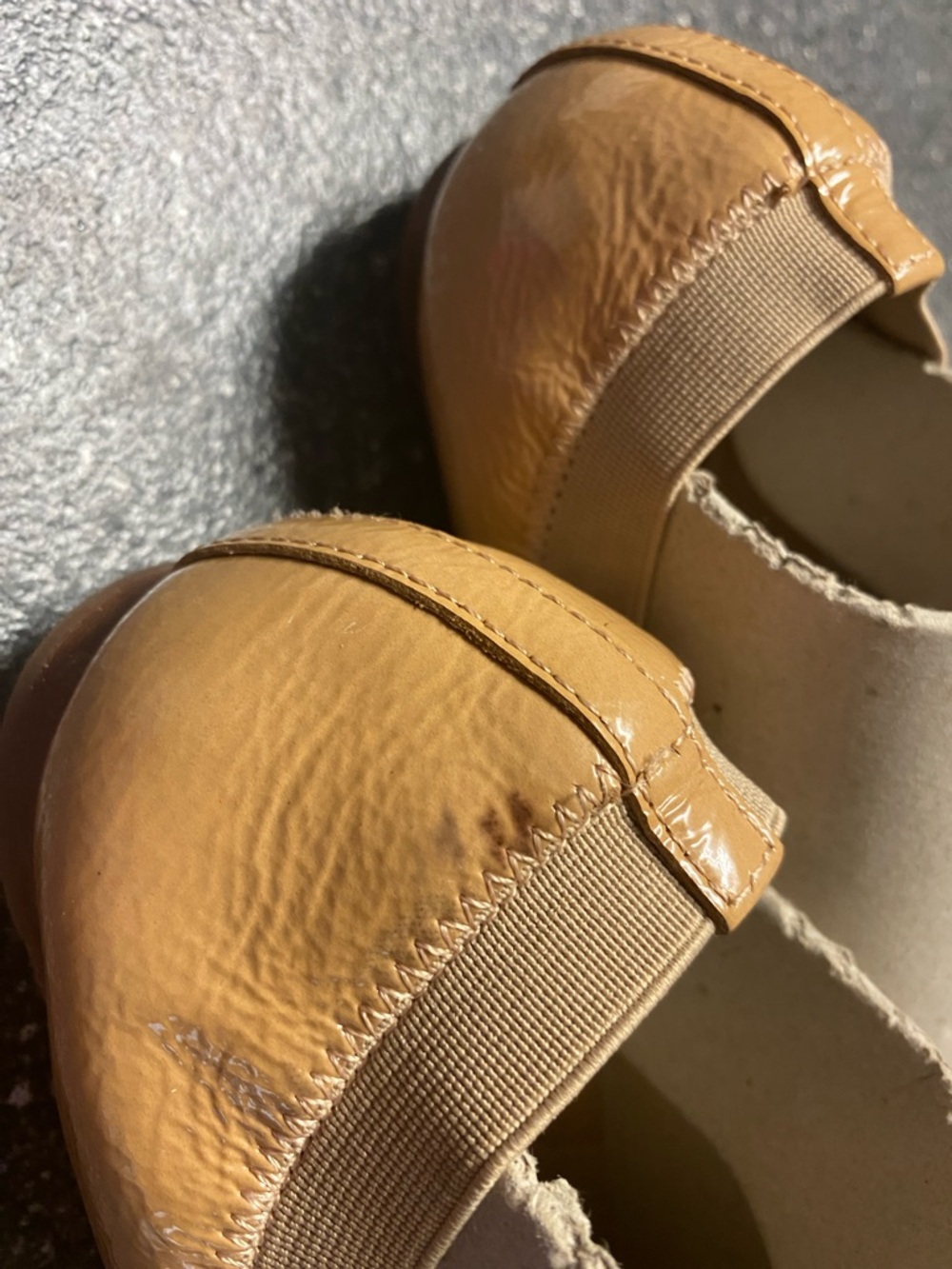 Tory Burch Caroline Tan Patent Leather Logo Ballet Flats - Picture 6 of 11
